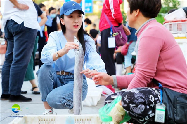 威海港式美食广场_威海美食探店_威海美食街